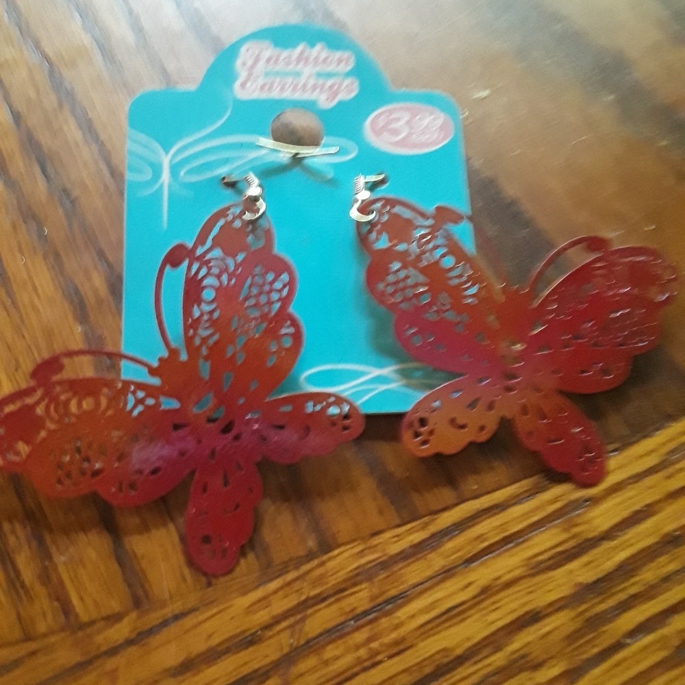 Butter fly fashion earings new with tags